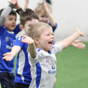 Kids clapping in lil' kickers jackrabbits class.